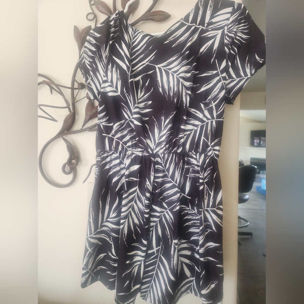 Jw loves me romper.  Fits like 1X